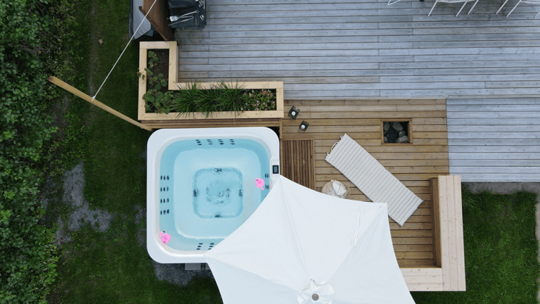 The best outdoor hot tub for your home – Novitek combines quality and luxury.